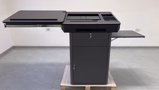 Класс Образовательной Школы Используя Подиум Учителя Цифровой Кафедры
